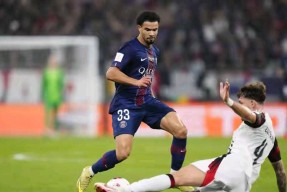 开云体育-浓眉哥回归赛场，势不可挡首场状态亮眼，巴黎圣日耳曼观众沸腾！的简单介绍