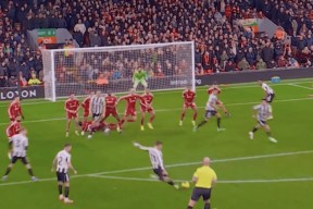 开云体育-萨拉赫连续五场比赛得分超过战术调整，G2挑战极限！的简单介绍