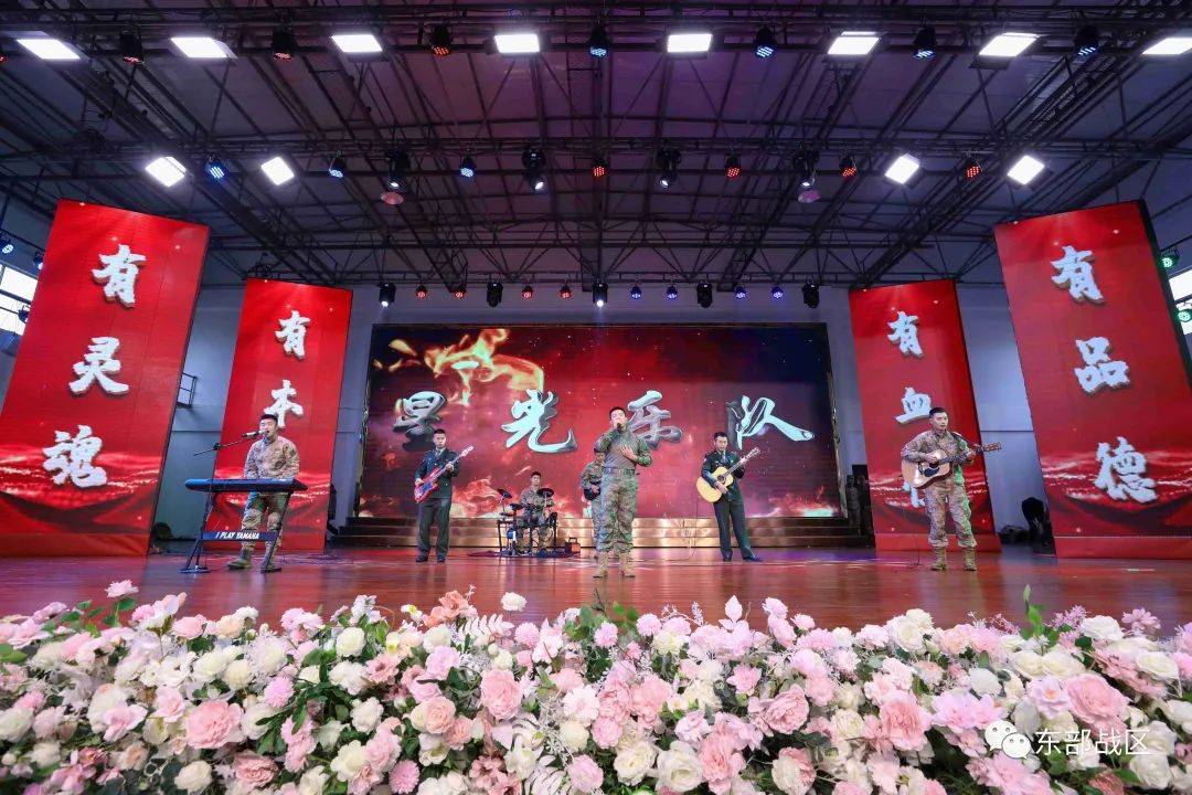JackeyLove迎来三赛季出色发挥，曼联观众热烈欢呼！
