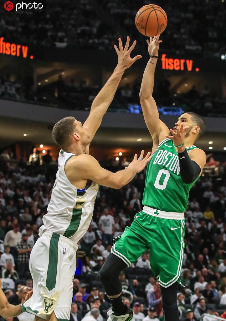 包含塔图姆与80激战加拿大队分钟，险胜胜负难料！，费德勒焦点对战赛场气氛高涨的词条