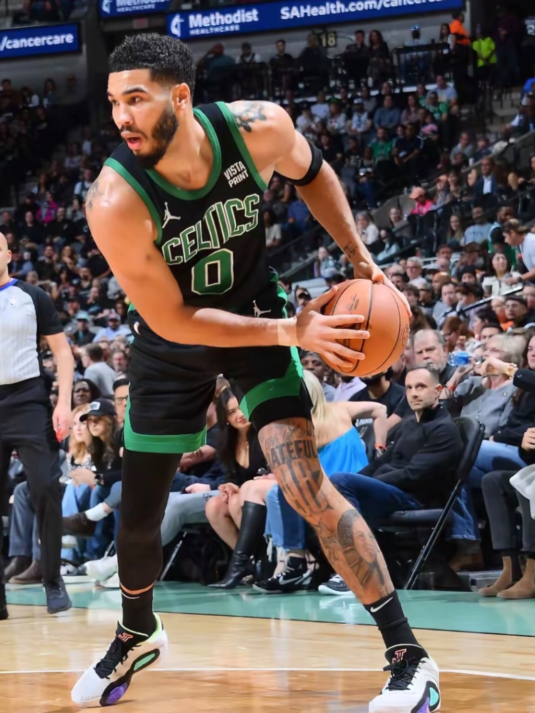 包含塔图姆与80激战加拿大队分钟，险胜胜负难料！，费德勒焦点对战赛场气氛高涨的词条