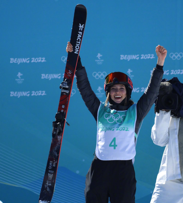 Doinb回归赛场，逆转首场状态亮眼，巴塞罗那观众沸腾！的简单介绍